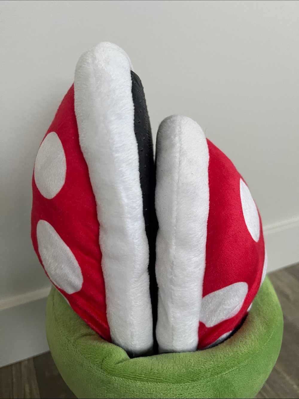 Mario Bros. Plush Piranha Plant Slippers Set - Picture 2 of 5
